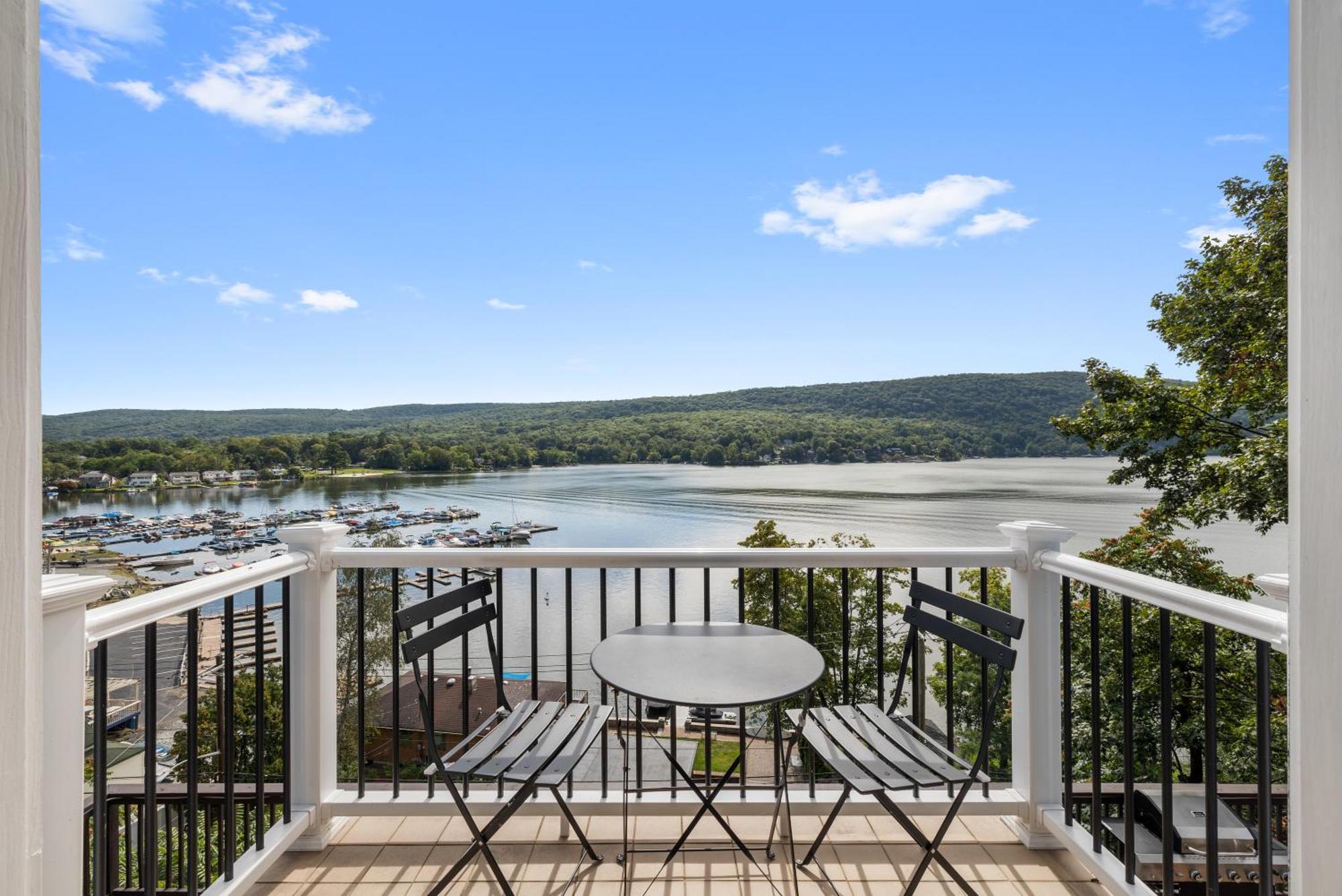Lakeview House - Hot Tub - Firepit - Stunning Views - Spacious Deck - Cozy Living Room - Bar Greenwood Lake Екстер'єр фото